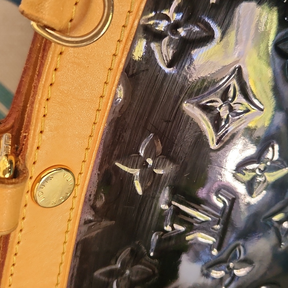 Louis Vuitton Brea In Black Vernis. Stunning LV Bag! With Free COA! - Picture 4 of 15